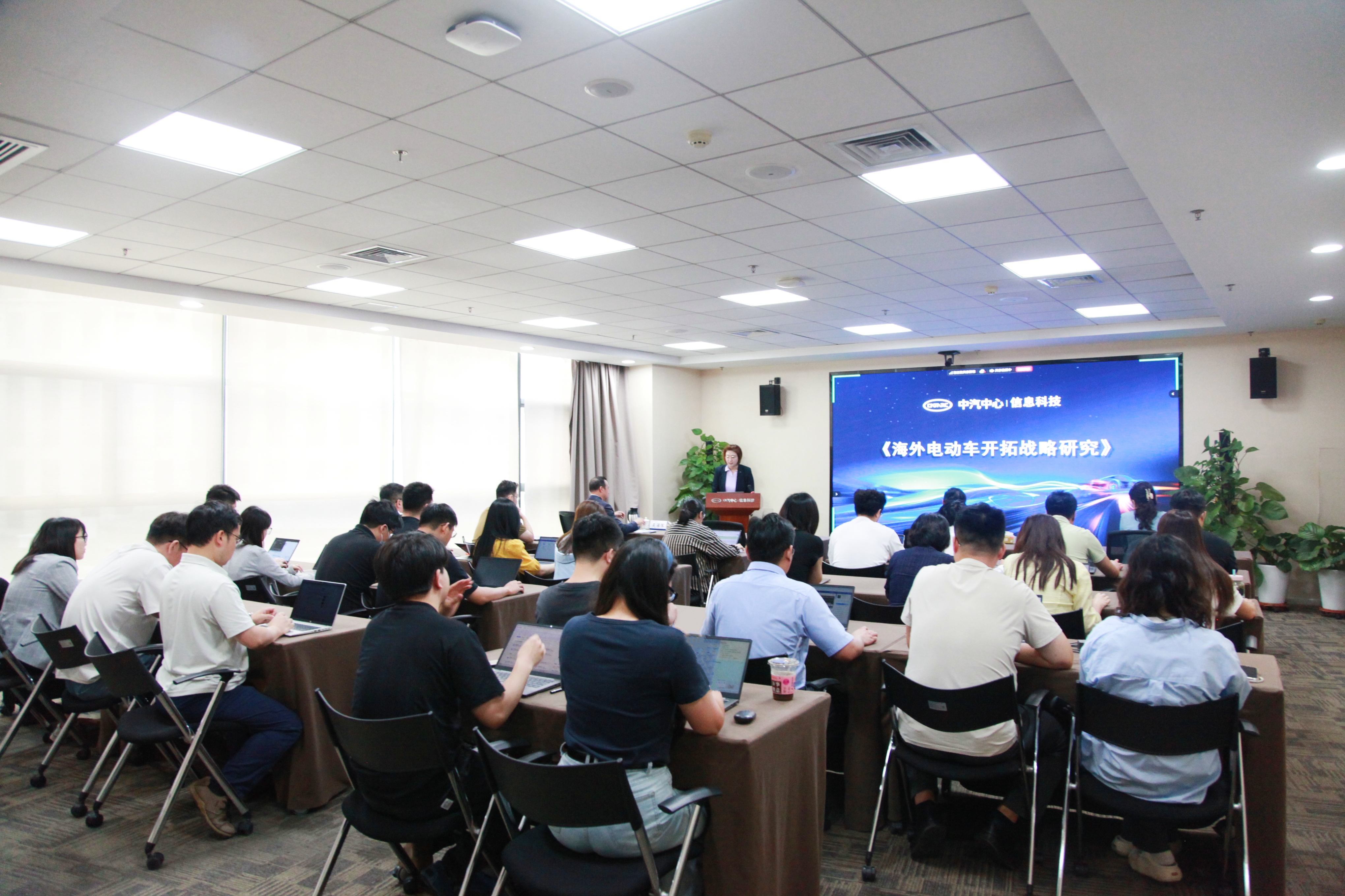 會(huì )議.jpg